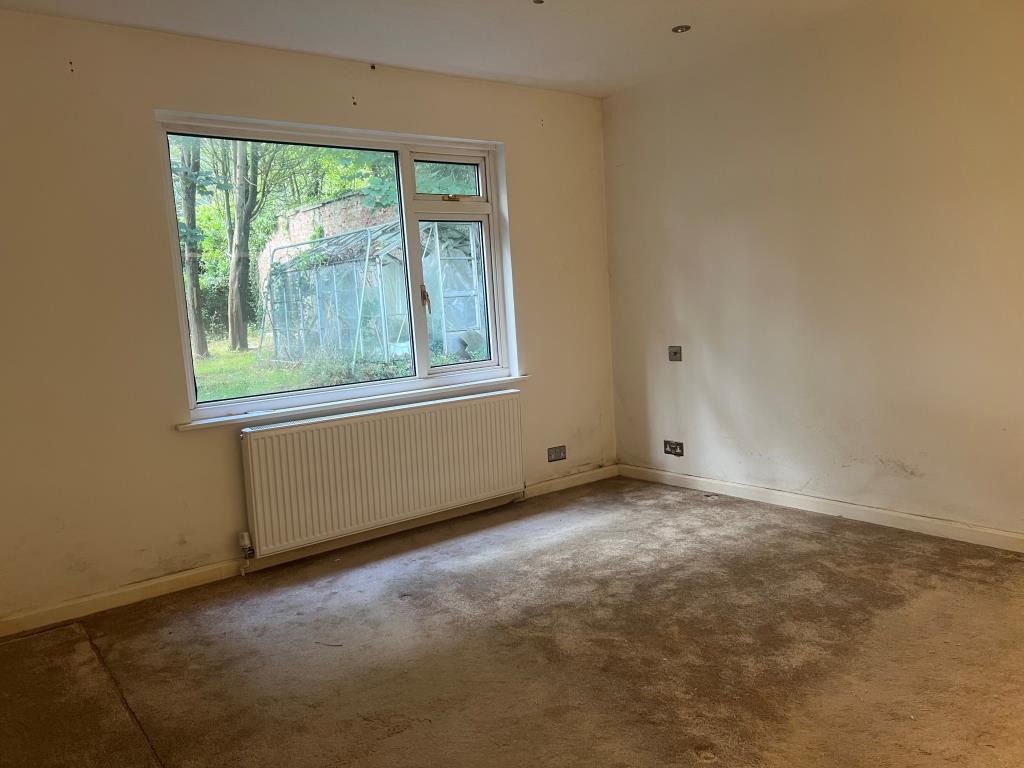Lot: 146 - DETACHED FOUR-BEDROOM BUNGALOW WITH DOUBLE GARAGE AND GOOD SIZE GROUNDS FOR UPDATING - Double bedroom